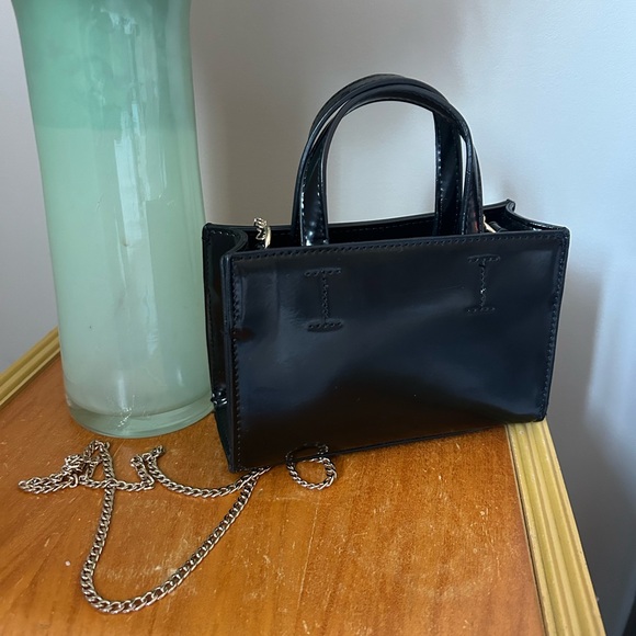 URBAN OUTFITTERS Mini Black Bag with Gold Chain Strap - Picture 3 of 3